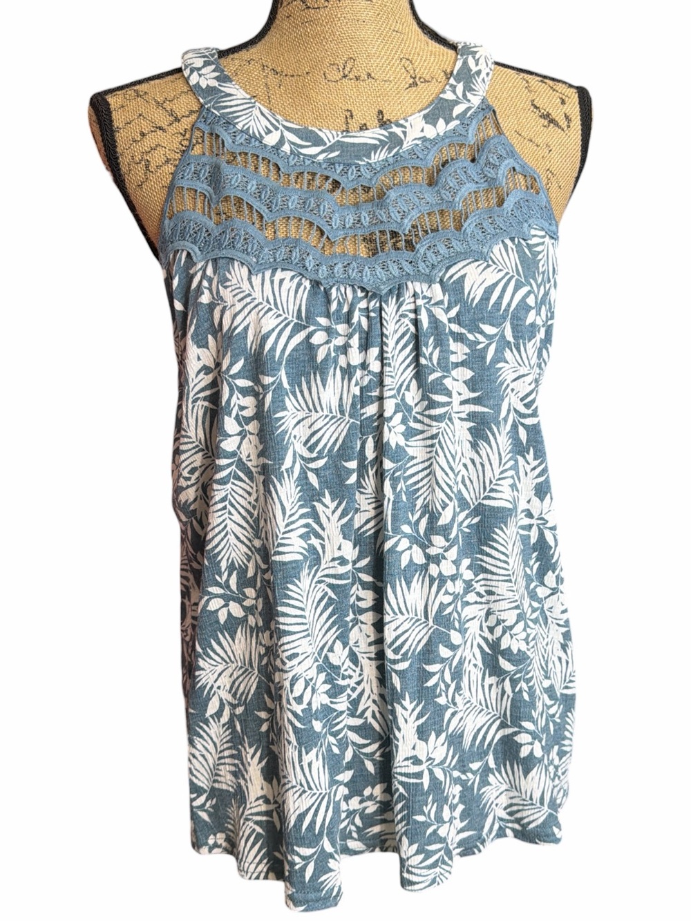 Island Shores Rich Blue-Gray & White Lace Yoke Tropical Tank Top NWT. Size large